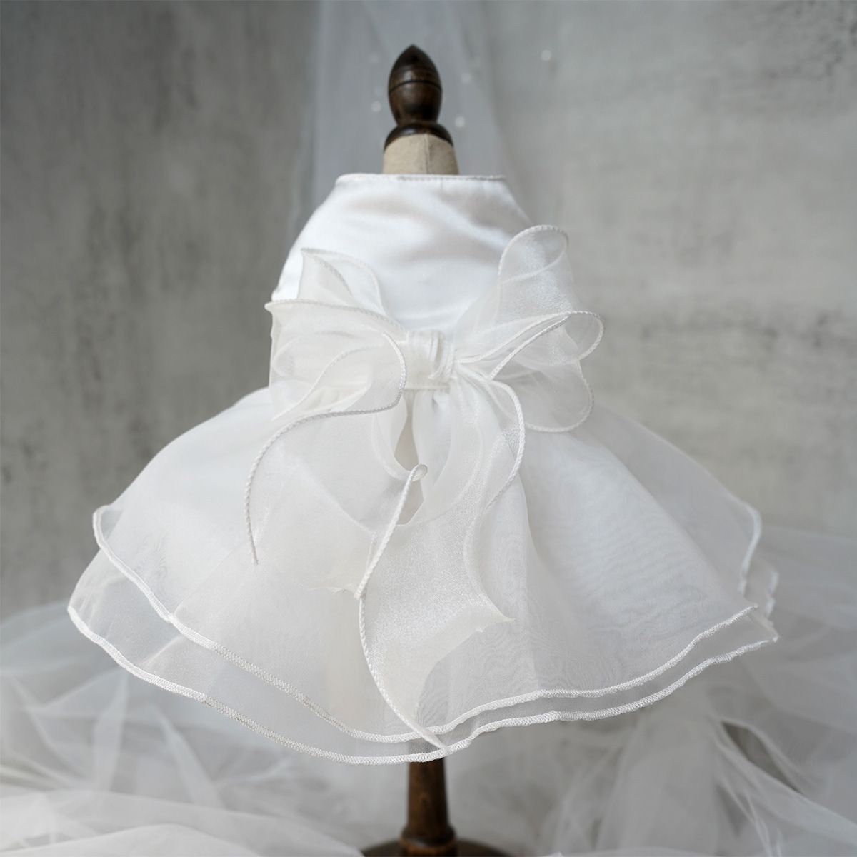 White dog dress, big bow dog wedding dress, princess dress, wedding dress, birthday party dress, pet princess dress